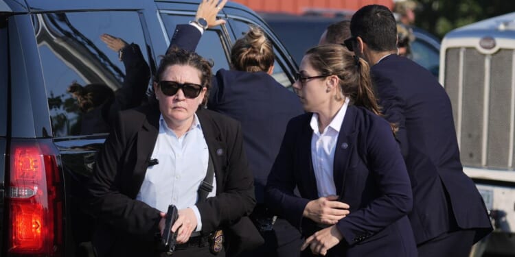 Secret Service meets with GM to discuss next-generation SUVs, including presidential limo