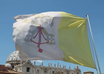 What’s so ‘wrong’ with the Vatican flag?
