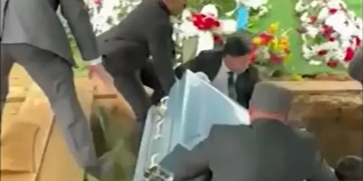 Tragic Burial Turns into a Chaotic Scene as Pallbearers Fall into Grave in Shocking Scene
