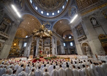 More than 1,800 priests celebrate Holy Thursday Chrism Mass at Vatican