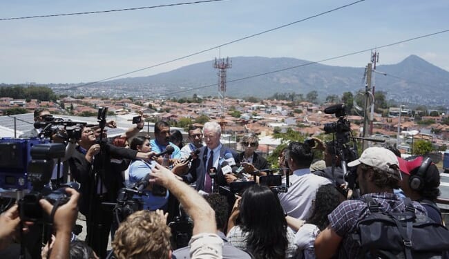 Dem Senator Scores Date with El Salvador Citizen Recently Deported from U.S. – Twitchy