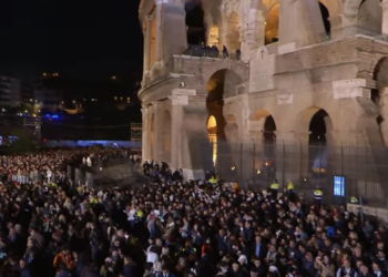 Pope's reflections illuminate Way of the Cross at Rome's Colosseum on Good Friday