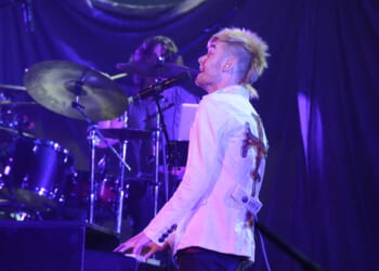 Singer Breaks Out in Prayer After Baby Born With No Pulse – Faithwire