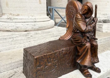 Vatican unveils new Timothy Schmalz statue ‘Be Welcoming’ in St. Peter’s Square