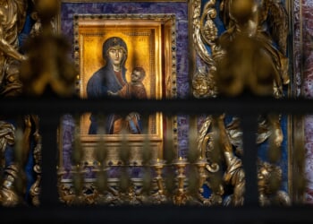 Who are the many popes not buried in the Vatican?