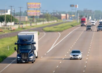 Self-driving trucks start making the rounds in Texas