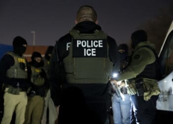 Suspected Illegal Alien Gang Members Attack NYPD Officers in Times Square – Twitchy