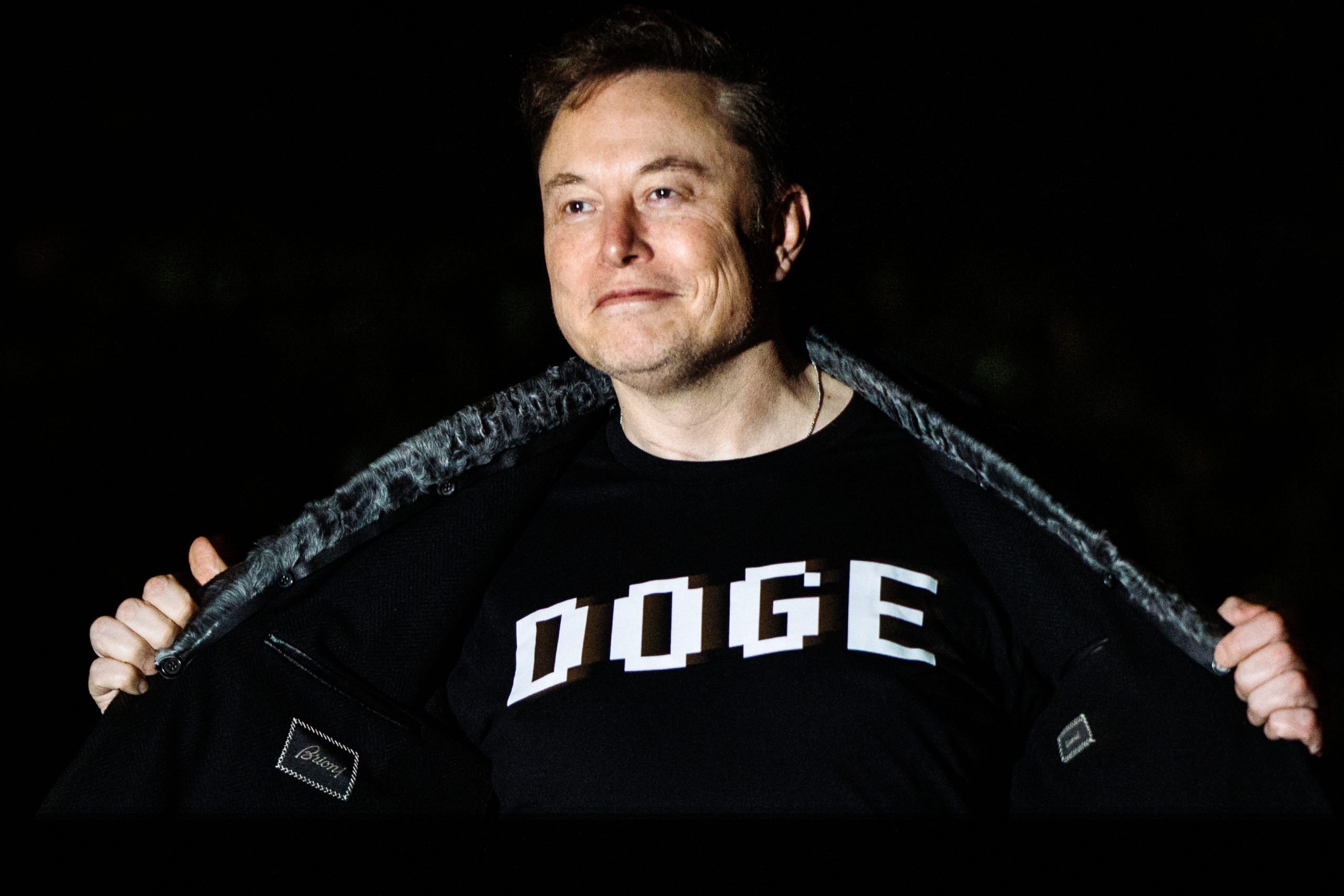White House Senior Advisor Elon Musk walks to the White House after landing in Marine One on the South Lawn with U.S. President Donald Trump (not pictured) on March 9, 2025 in Washington, DC. Trump was returning to the White House after spending the weekend at Mar-a-Lago, his private club in Florida. (Photo by Samuel Corum/Getty Images)