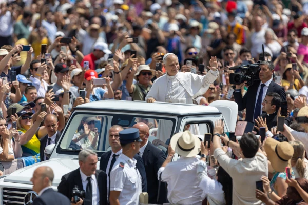 Pope Leo XIV waves to pilgrims gathered in St. Peter’s Square in 95-degree heat for his Sunday Angelus address on June 15, 2025. Credit: Daniel Ibañez/CNA
