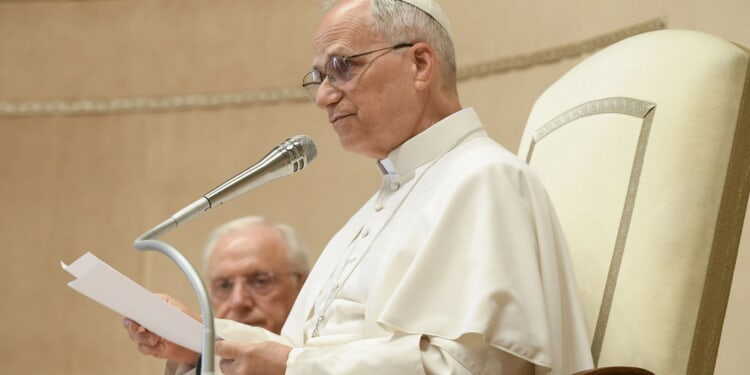 Pope tells politicians that AI should serve human beings, not replace them 