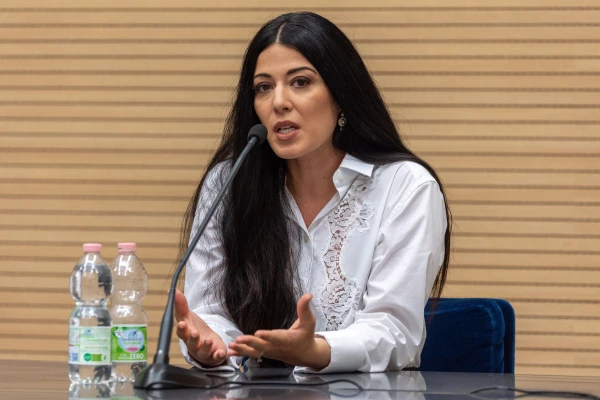 “The Chosen” actor Elizabeth Tabish (Mary Magdalene) speaks with journalists during a press conference on June 23, 2025, at the Vatican. Credit: Daniel Ibañez/CNA