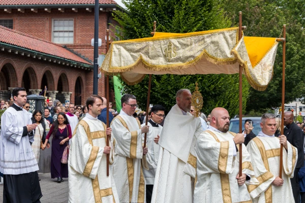 Joining Archbishop Alexander Sample for the Eucharistic procession were more than 20 priests, eight deacons, over 100 altar servers and seminarians, 50 religious brothers and sisters, the Knights of Columbus, and the Knights and Ladies of the Holy Sepulcher. Credit: Dylan Encarnacion