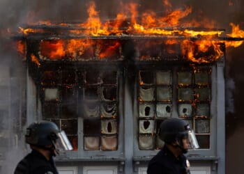 LAPD Praises 'Peaceful' Rioters as They Set Cars on Fire and Attack Feds [WATCH]