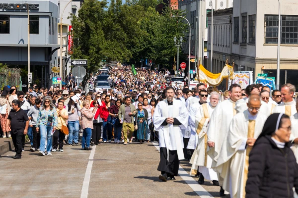 Over 3,000 Catholics filled the streets of Portland, Oregon, on Sunday, June 22, 2025, for a major Eucharistic procession led by Archbishop Alexander Sample. Credit: Dylan Encarnacion