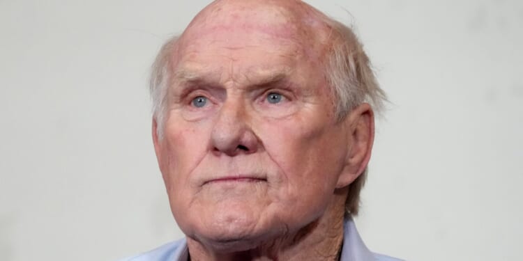 TSA Sends NFL Legend Terry Bradshaw to Private Room for Pat-Down, ‘I’m The Unabomber’ [WATCH]