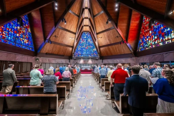 Attendees at the combination Mass for St. Ambrose and Mount Mercy universities. Credit: Zyon Velázquez/St. Ambrose University