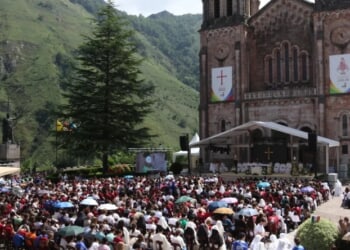 Youth event in Spain draws thousands who are embracing holiness