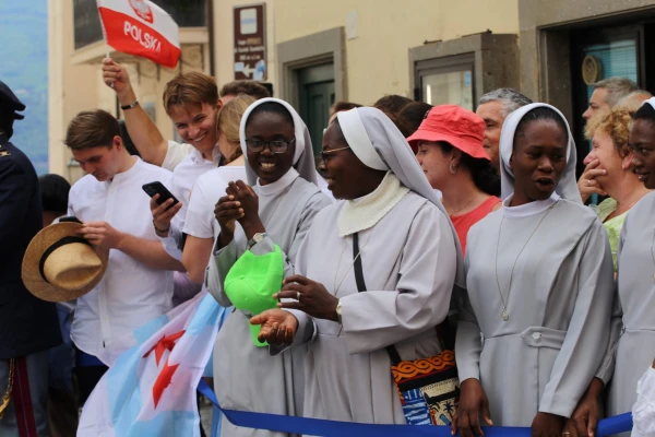 Two religious sisters share a glance after meeting Pope Leo XIV when he exited the Pontifical Parish of Saint Thomas of Villanova in Castel Gandolfo before the Angelus on July 13, 2025. Credit: Hannah Brockhaus/CNA