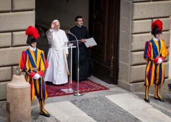 Pope Leo XIV greeted by international crowd at first Angelus from Castel Gandolfo