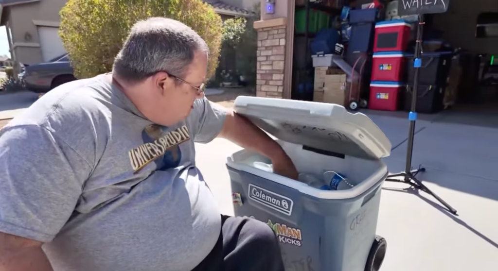 Outrage as Arizona Homeowner Fined $100 Repeatedly for Giving Out Free Water in Heat Amid Clash with HOA [WATCH]