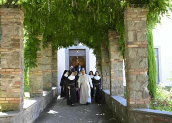 Pope Leo XIV pays visit to Poor Clares who pray for him every day