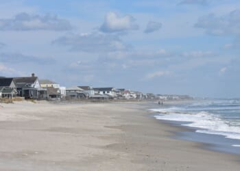 Man drowns while saving people from rip current in South Carolina