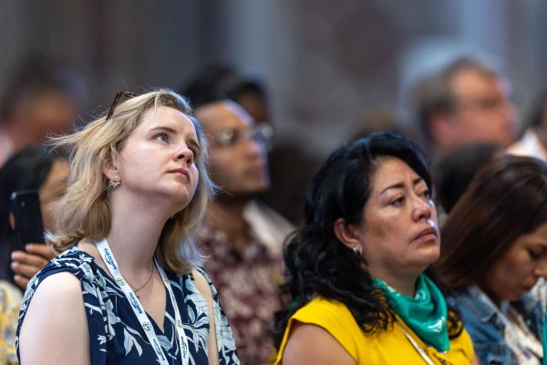 Attendees worship during a Mass at the Jubilee of Digital Missionaries and Catholic Influencer at St. Peter's Basilica on Tuesday, July 29, 2025. Credit: Daniel Ibáñez/CNA