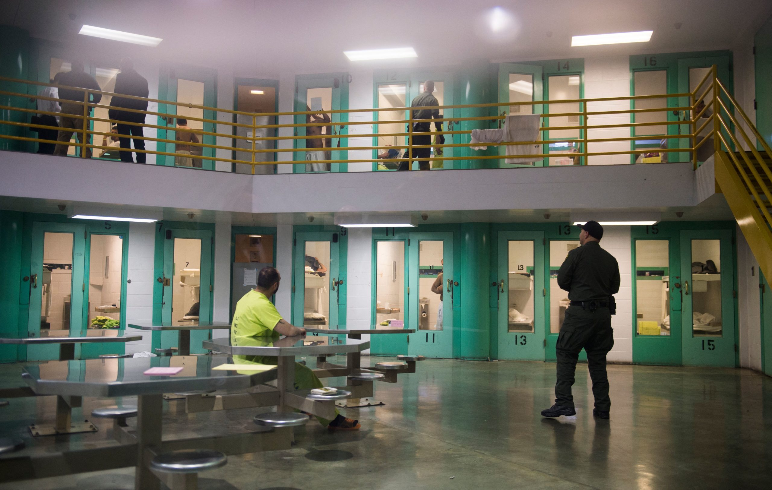 TOPSHOT-US-IMMIGRATION-DENTION-CENTER-ICE