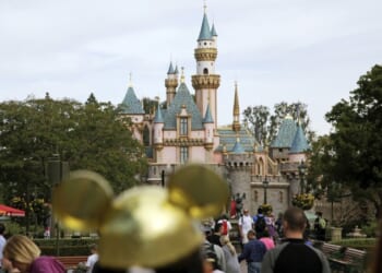 Democrats Fail the ‘Dad Test’ by Making Fun of VP’s Fatherly Uphill Run at Disneyland – Twitchy
