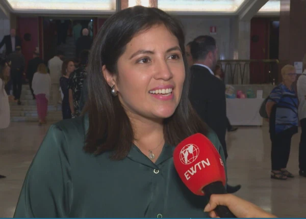 Nathali Paredes Lozano, singer-songwriter and anchor for