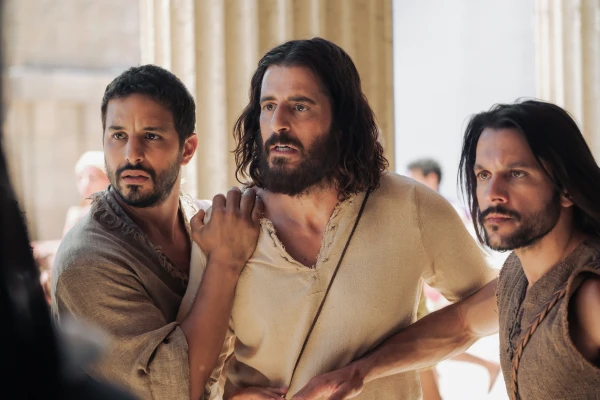 Left to Right: Simon Zee (Alaa Safi), Jesus (Jonathan Roumie), and Simon Peter (Shahar Isaac) in Season 4 of 