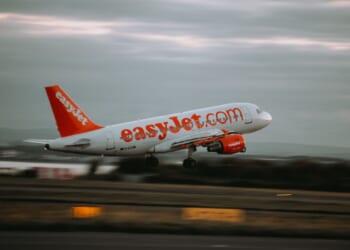 Passengers Take Down Man Yelling 'Allahu Akbar' and 'Death to Trump' on Flight to Scotland [WATCH]
