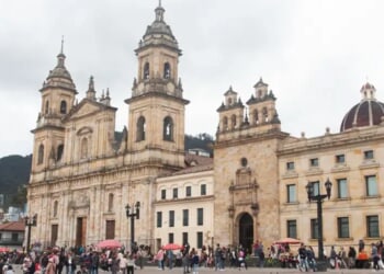 With Church as facilitator, Colombian armed group to hand over 13 tons of weapons to the government