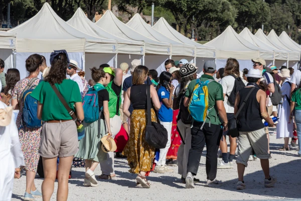 Crowds line up for confession during a reconciliation event at the Circus Maximus, Rome, Friday, Aug. 1, 2025. Credit: Daniel Ibáñez/CNA