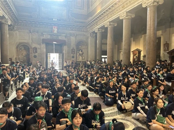 Young people gather for Mass during the Jubilee of Youth in the Basilica of San Crisogono in Trastevere offered by Cardinal Andrew Yeom Soo-jung on July 31, 2025. Credit: Courtney Mares/CNA