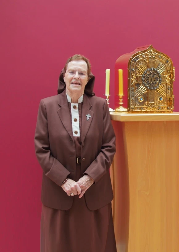 Sister Briege McKenna, OSC, was born in Ireland, entered the Sisters of St. Clare at age 15, and experienced an instantaneous healing of a serious health issue at a Mass when she was 24. She has worked in ministry with priests and bishops around the world for many years and said the Intercession for Priests is a “gift that God blessed us with 50 years ago to renew the spiritual life of priests, to affirm them, encourage them, and challenge them to holiness.” Credit: Photo courtesy of Intercession for Priests