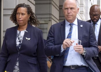 Trump admin reverses course and agrees to leave D.C. police chief in charge