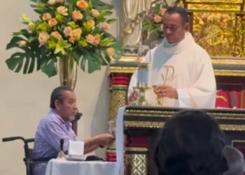 At 76 and wheelchair-bound, acolyte serves God ‘with all I can do’