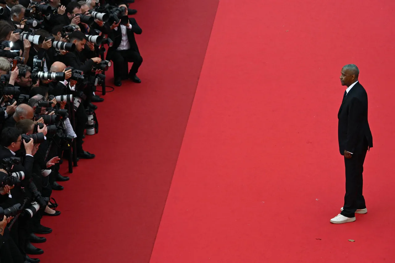 TOPSHOT - US actor Denzel Washington arrives for the screening of the film 