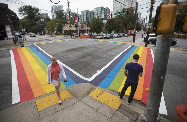 Florida Residents Are Painting LGBTQIA+ Symbols on Their Driveways Instead of Public Streets – Twitchy