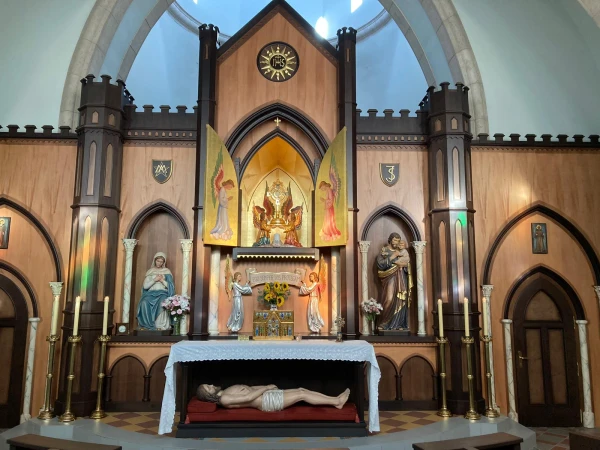 The adoration chapel at the Our Lady of Solitude Monastery in Tonopah, Arizona. Credit: Photo courtesy of Mother Marie Andre Campbell
