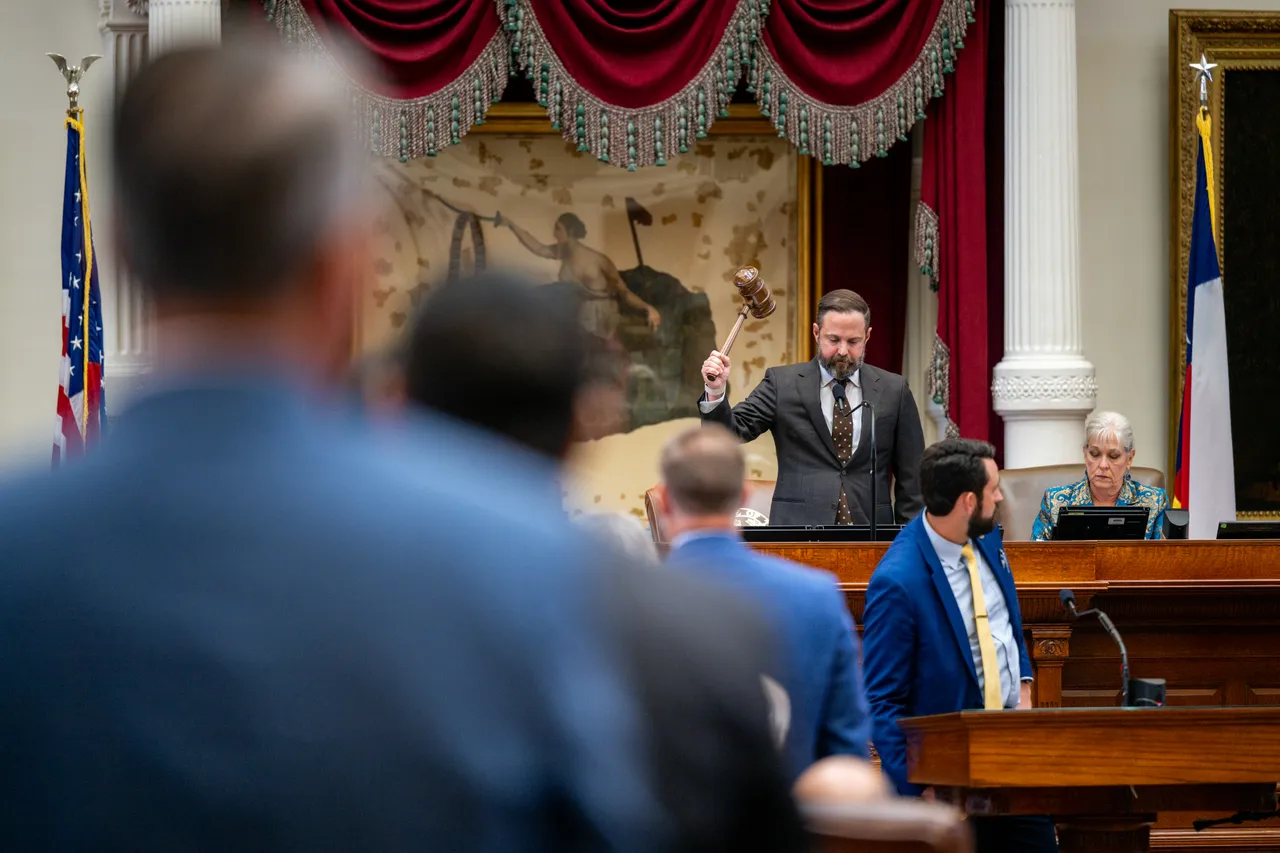 Speaker of the Texas House of Representatives Dustin Burrows gavels in a House Meeting on August 18, 2025 in Austin, Texas.(Photo by Brandon Bell/Getty Images)