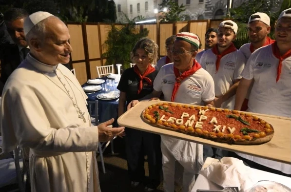 Workers from the Italian pizzeria O' Zi Aniello present Pope Leo XIV with a pizza bearing his name. Credit: Vatican Media