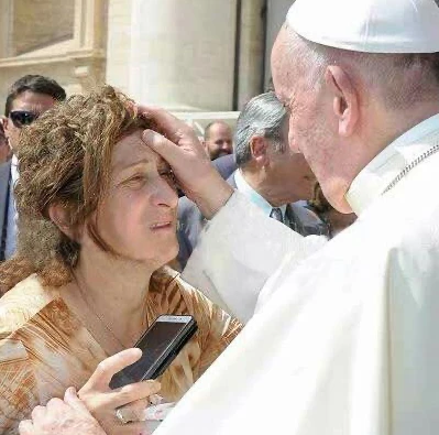 Pope Francis blesses Silvia Toma after a general audience in 2019. Credit: Courtesy of Silvia Toma