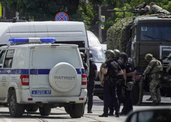 Russian militia loyal to Putin receives tanks to help put down threats to Kremlin regime