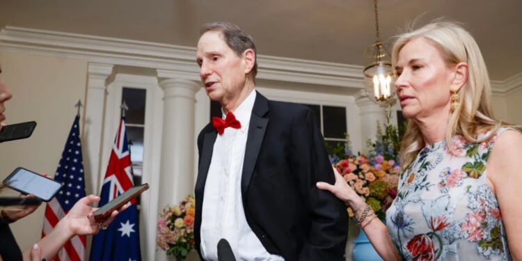 Senator Ron Wyden’s Kids Drove Man To Suicide, Had To Be Maced By Own Mother, Lawsuit Alleges