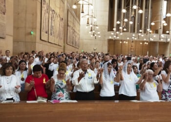 Bishop Mark Seitz kicks off National Migration Week’s ‘Cabrini Pledge’