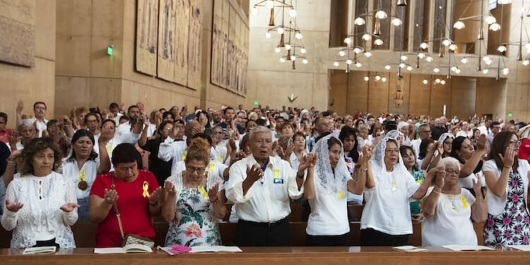 Bishop Mark Seitz kicks off National Migration Week’s ‘Cabrini Pledge’