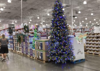 Blue Christmas: Support service for laid-off workers sees seasonal retail hiring to hit 16-year low