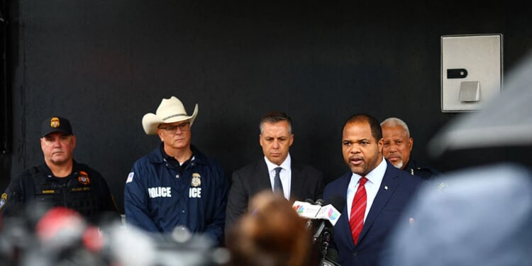 Catholic bishops, politicians call for prayer after shooting at ICE facility in Dallas